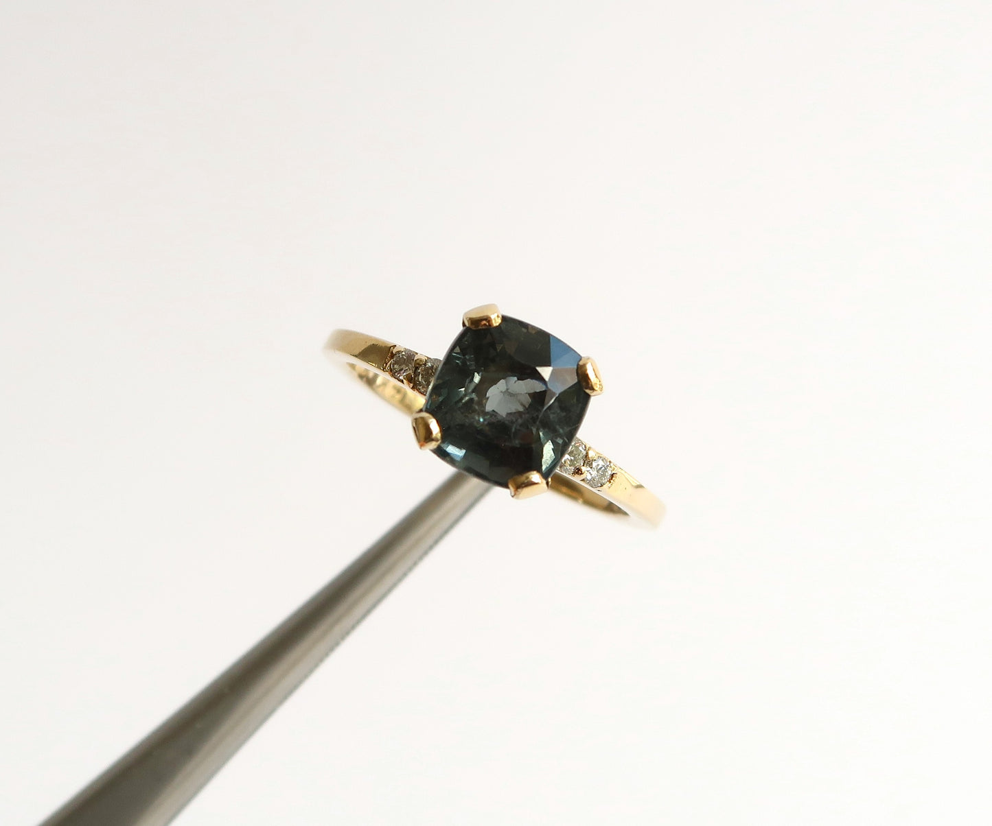 Nishi blue spinel ring yellow gold