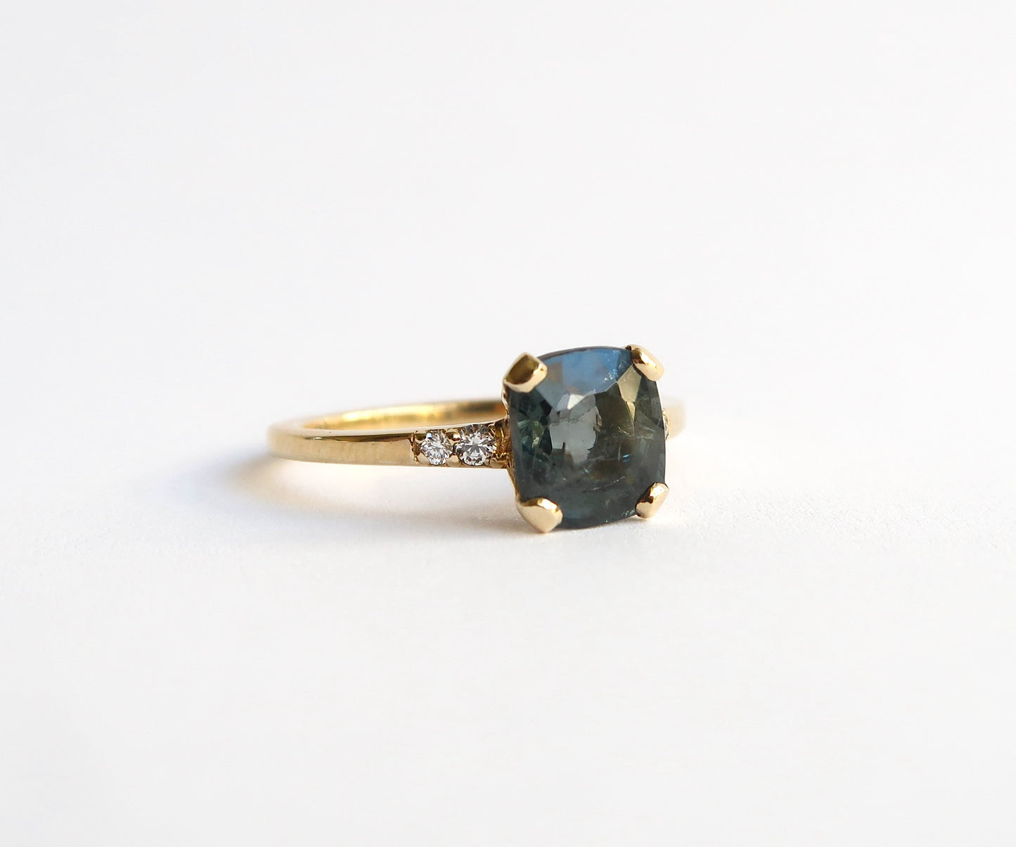 Nishi blue spinel ring yellow gold