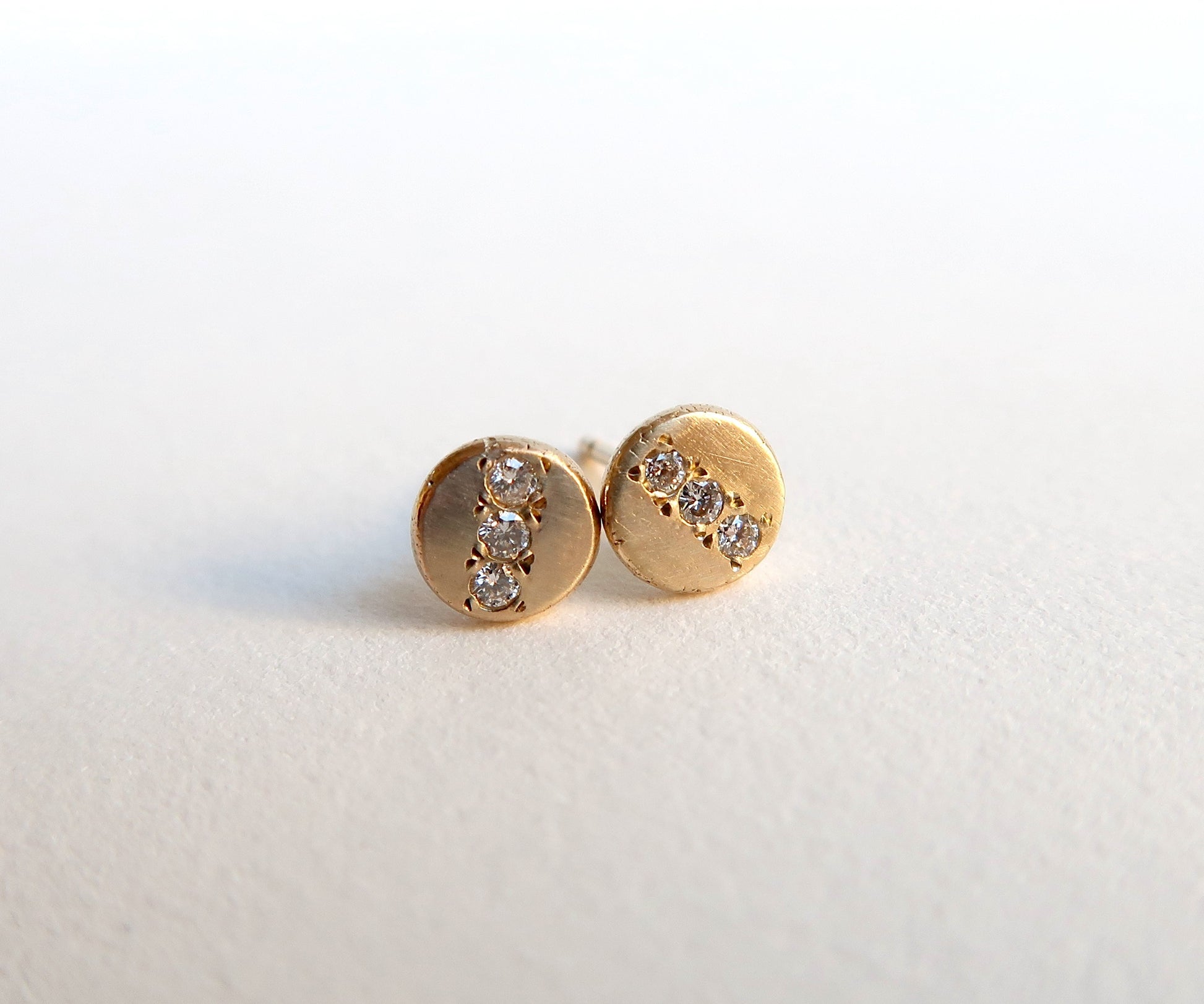 Nishi diamond and gold flat disc studs