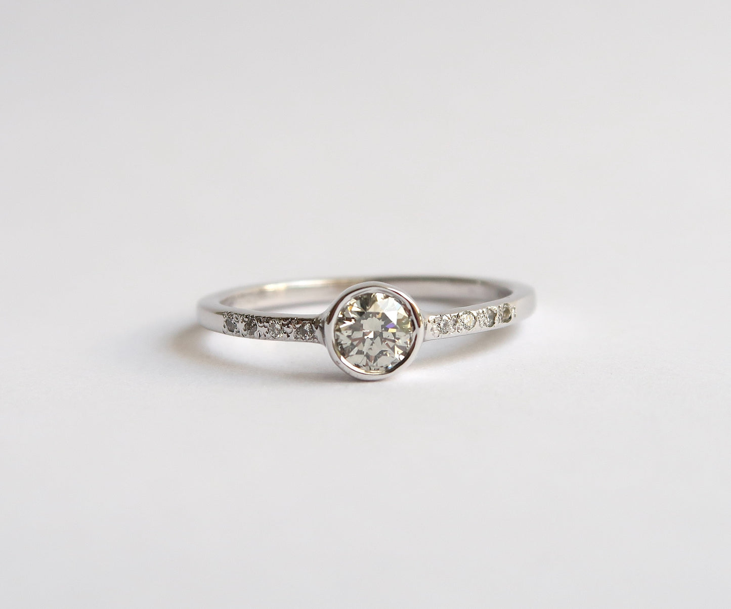 Diamond solitaire ring in white gold