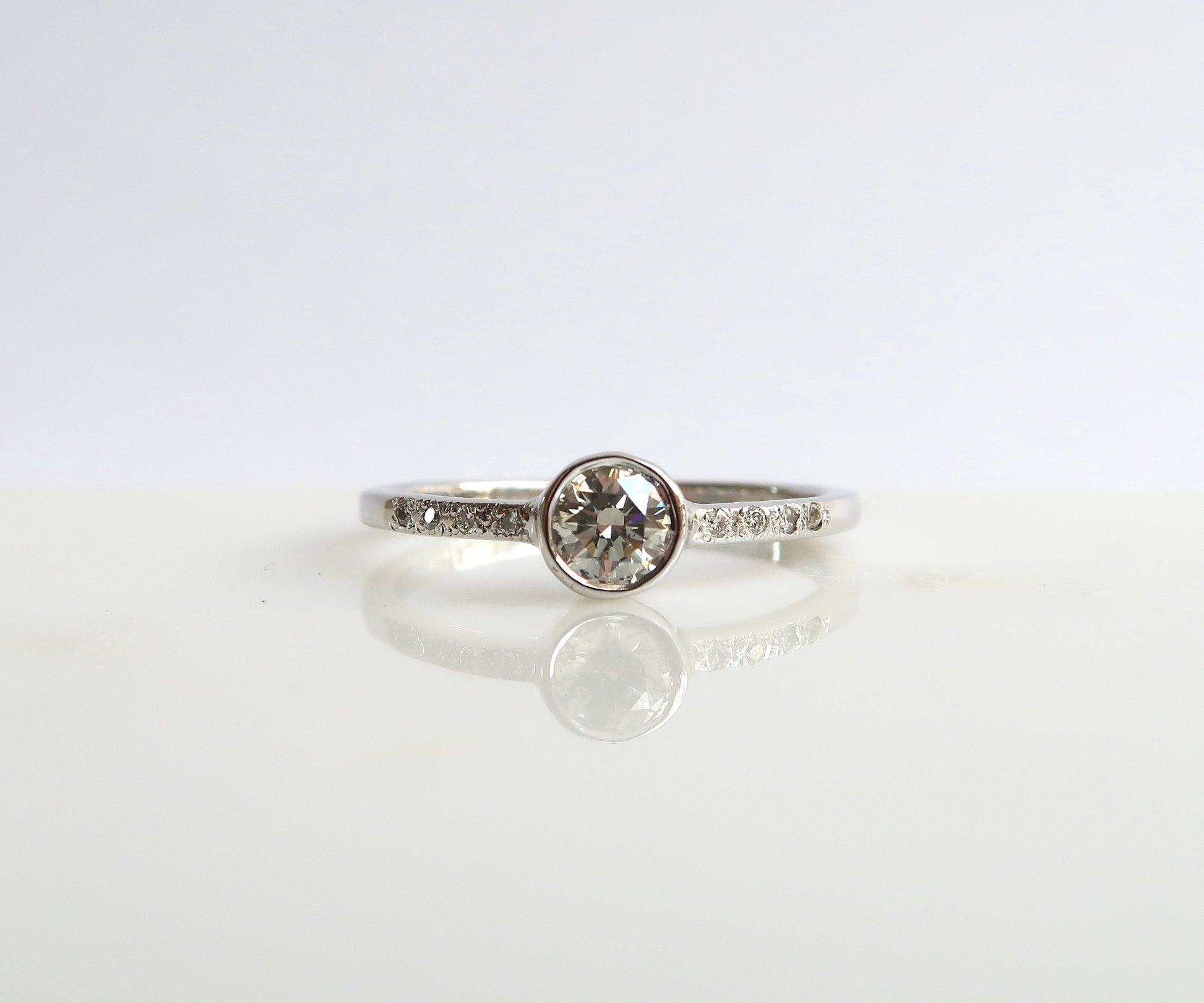 Diamond solitaire ring in white gold