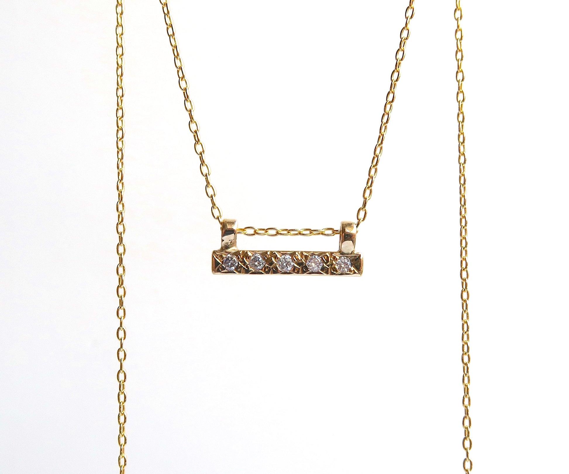 Diamond bar necklace yellow gold