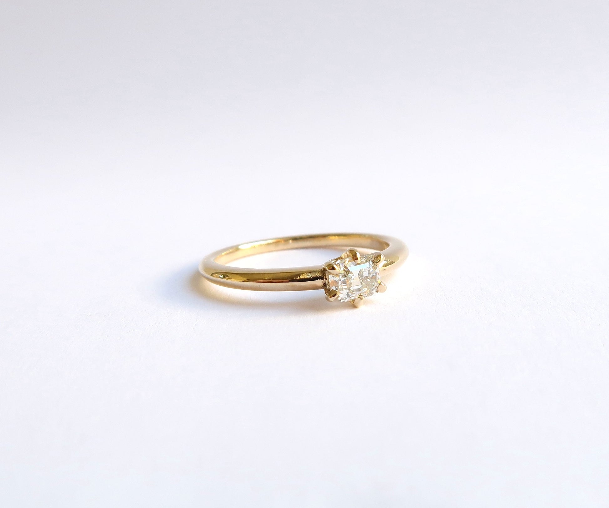 Solitaire Diamond Ring in yellow gold