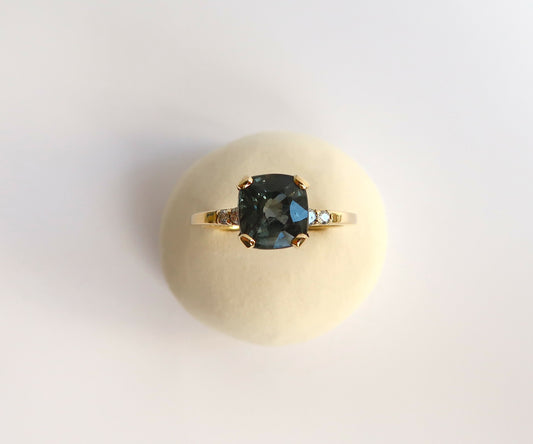 Nishi blue spinel ring yellow gold