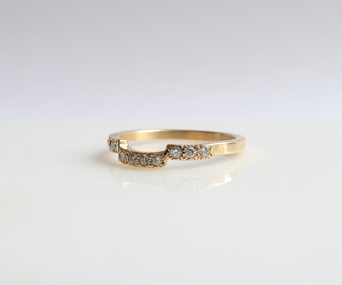 Nishi Diamond Step Yellow Gold Band