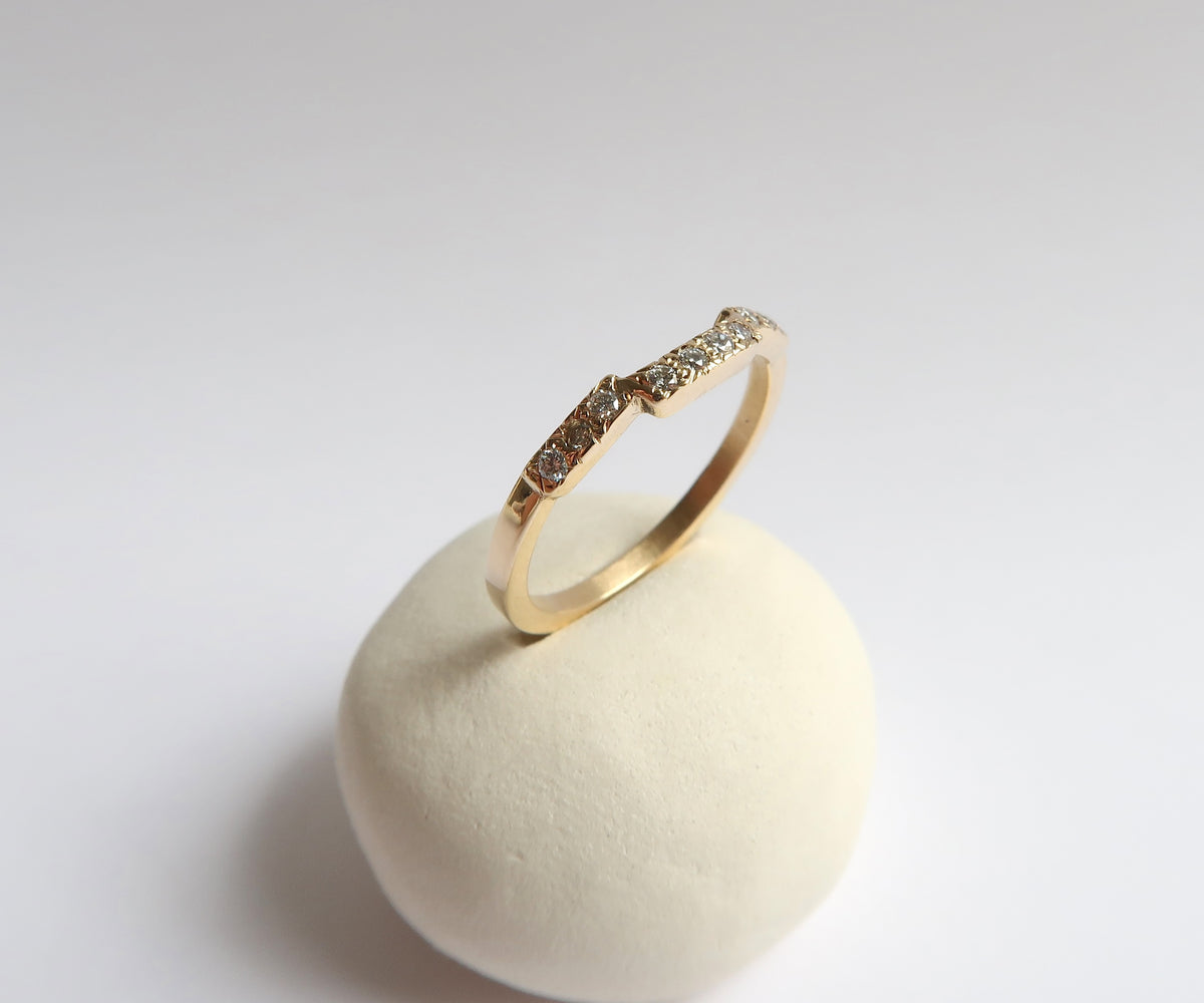 Nishi Diamond Step Yellow Gold Band