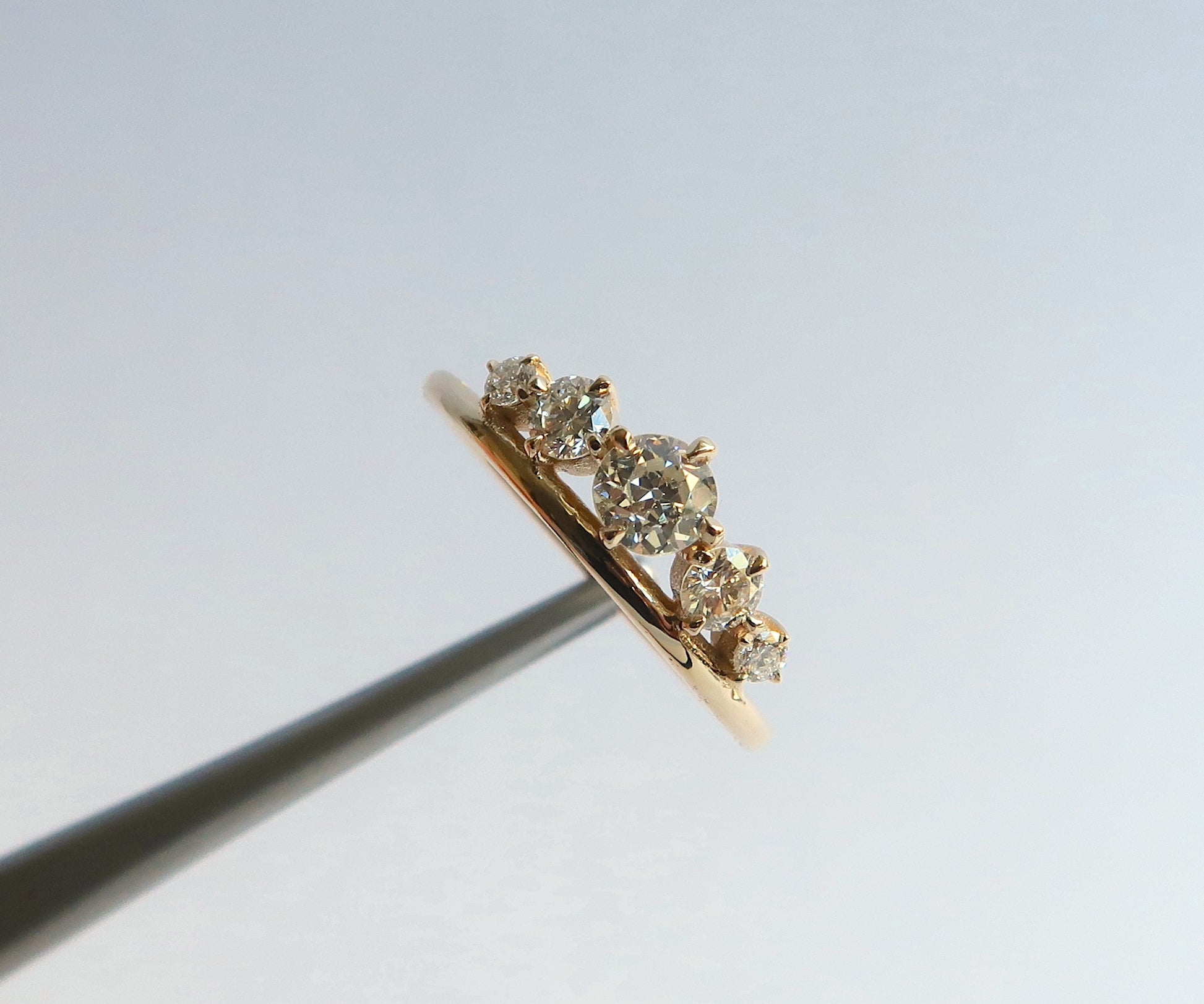 Nishi 5 stone diamond crown ring