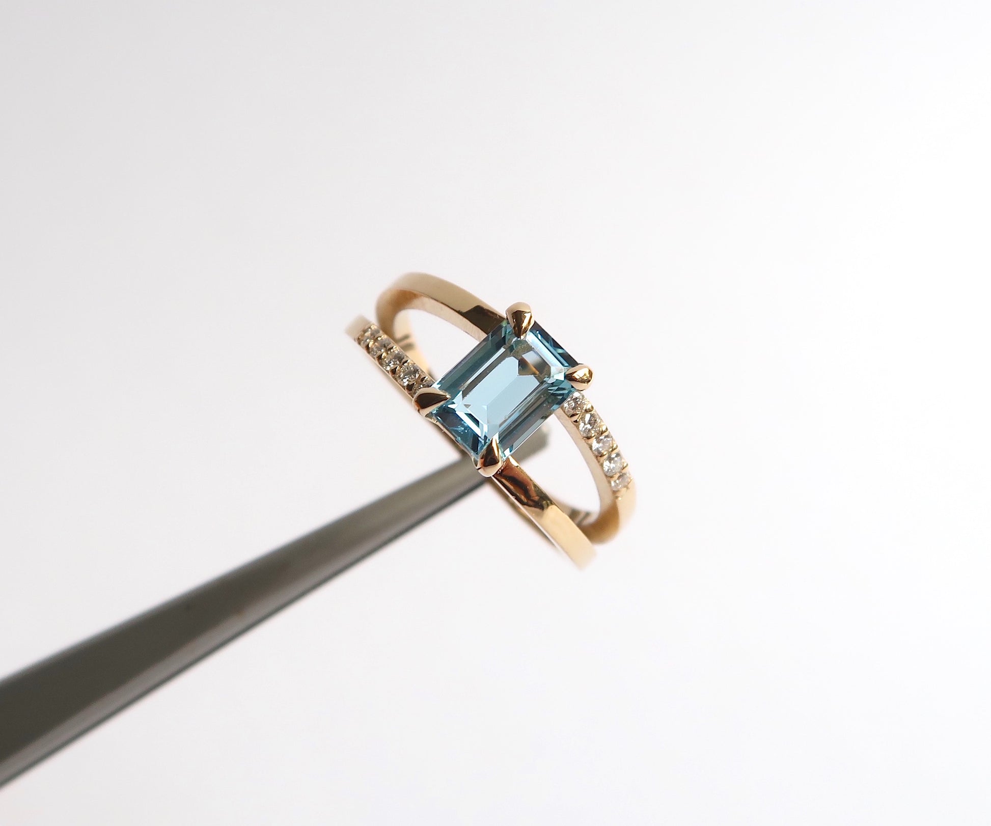 Nishi Aquamarine and Diamond Gold Ring