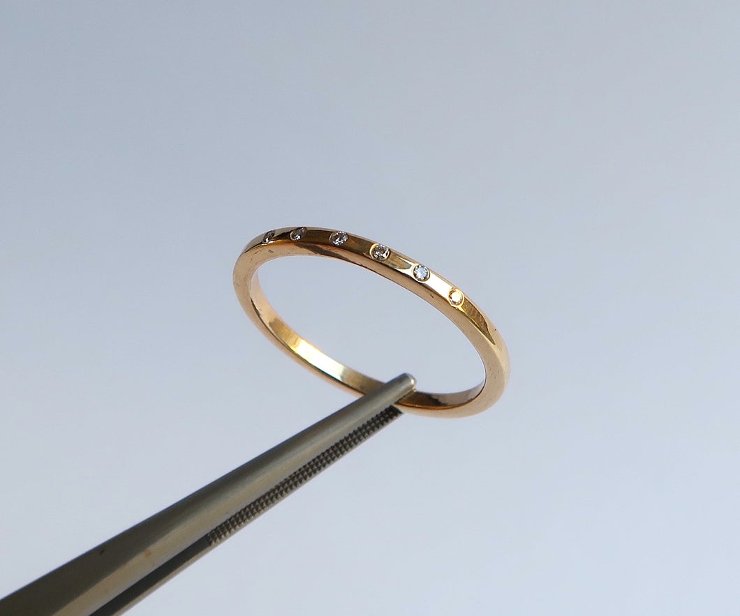 Nishi Diamond Flat Gold Band