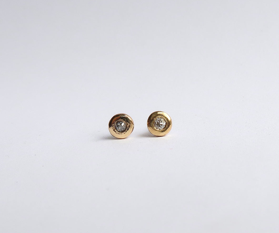 Nishi Diamond Gold Pebble Circle Studs