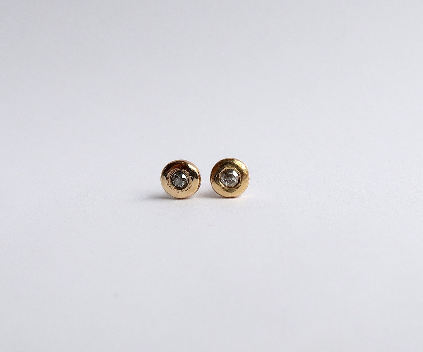 Nishi Diamond Gold Pebble Circle Studs